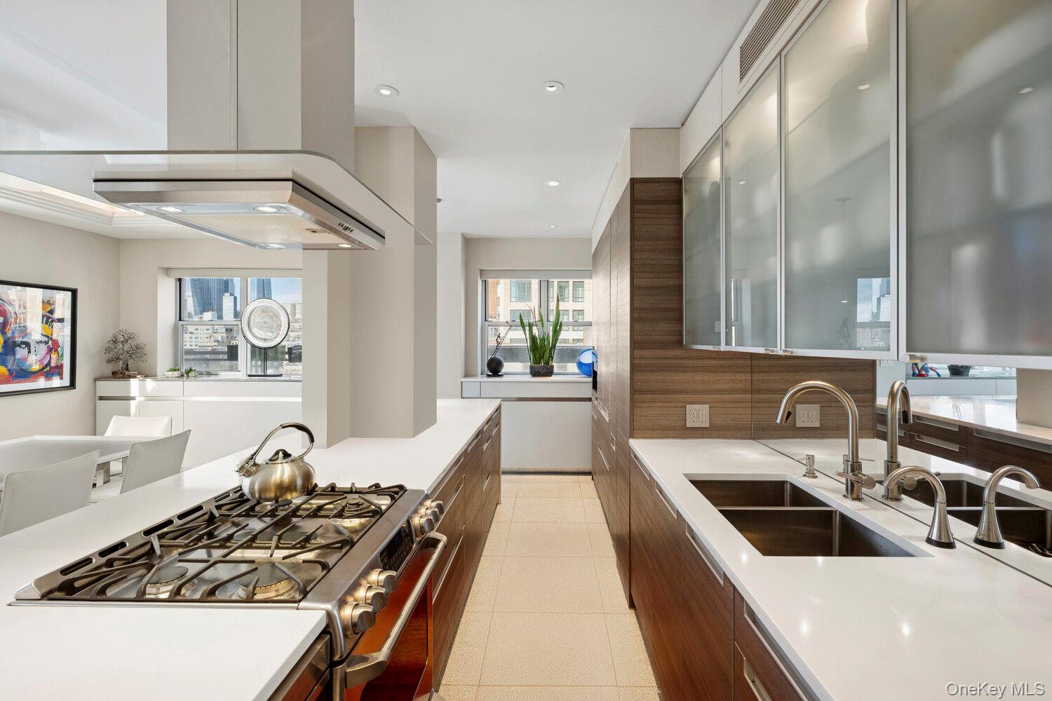 2 5TH Avenue # 14R, New York (Manhattan), NY 10011