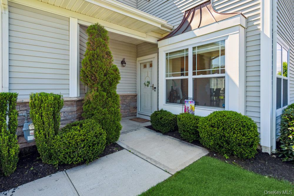 1 Willow Terrace, Coram, NY 11727