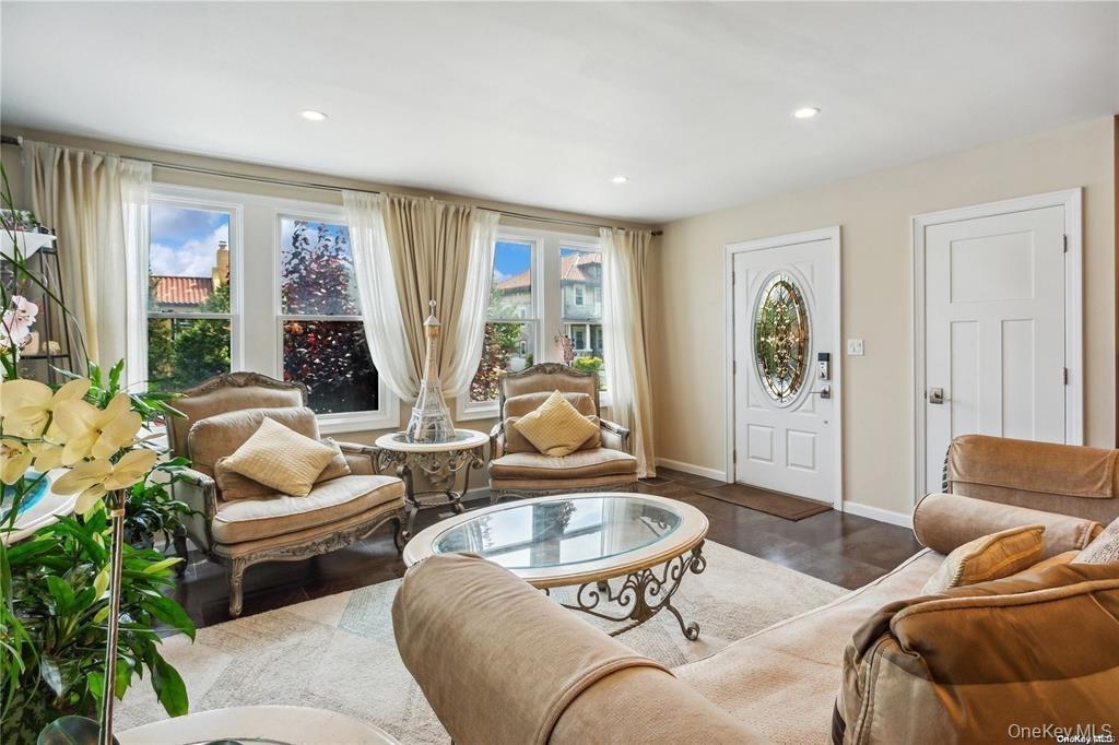 225 E Walnut Street # 1, Long Beach, NY 11561