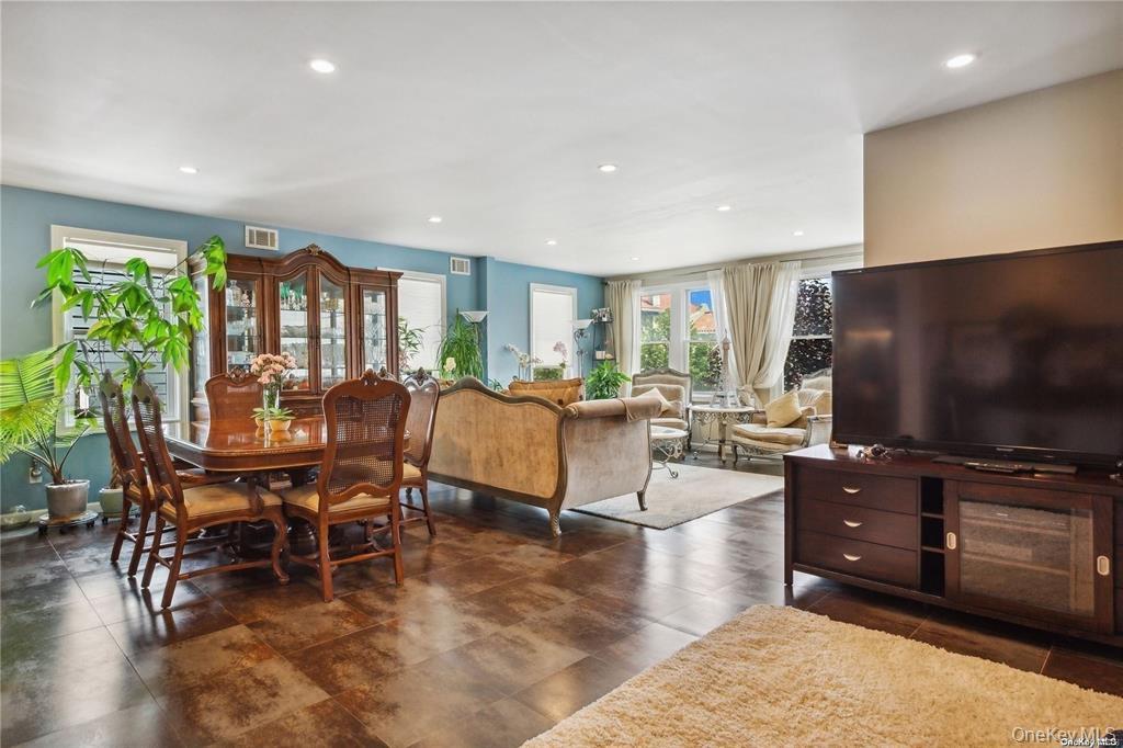 225 E Walnut Street # 1, Long Beach, NY 11561