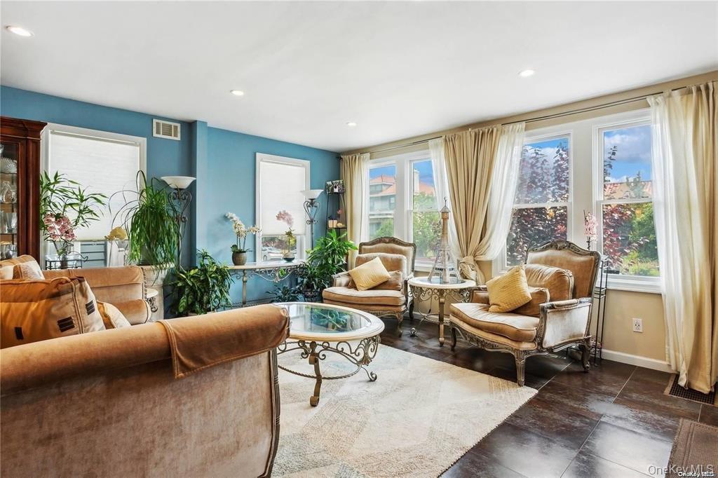 225 E Walnut Street # 1, Long Beach, NY 11561