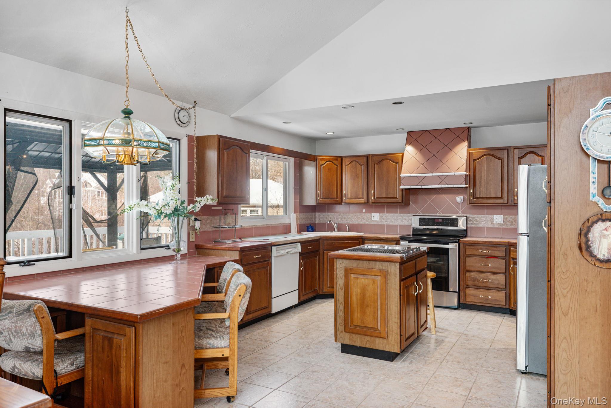 22 Glenview Avenue, Northport, NY 11768