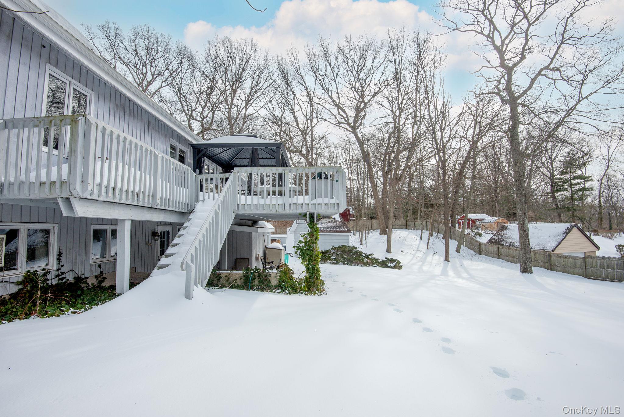 22 Glenview Avenue, Northport, NY 11768