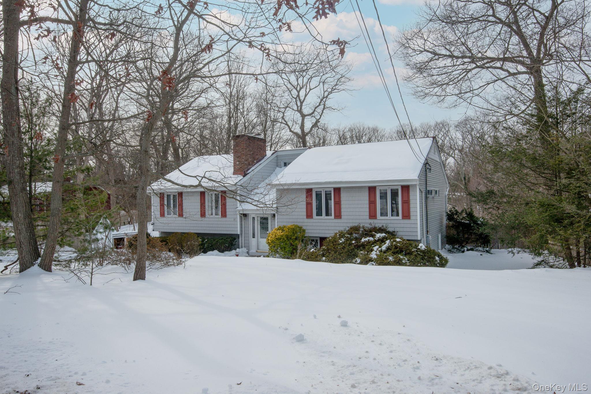 22 Glenview Avenue, Northport, NY 11768