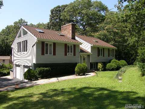 22 Glenview Avenue, Northport, NY 11768