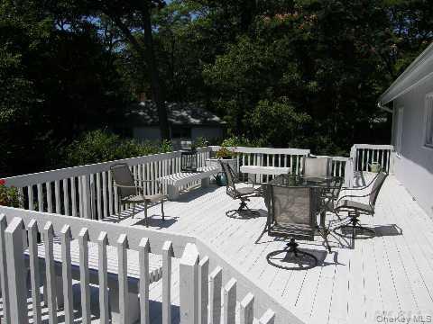 22 Glenview Avenue, Northport, NY 11768