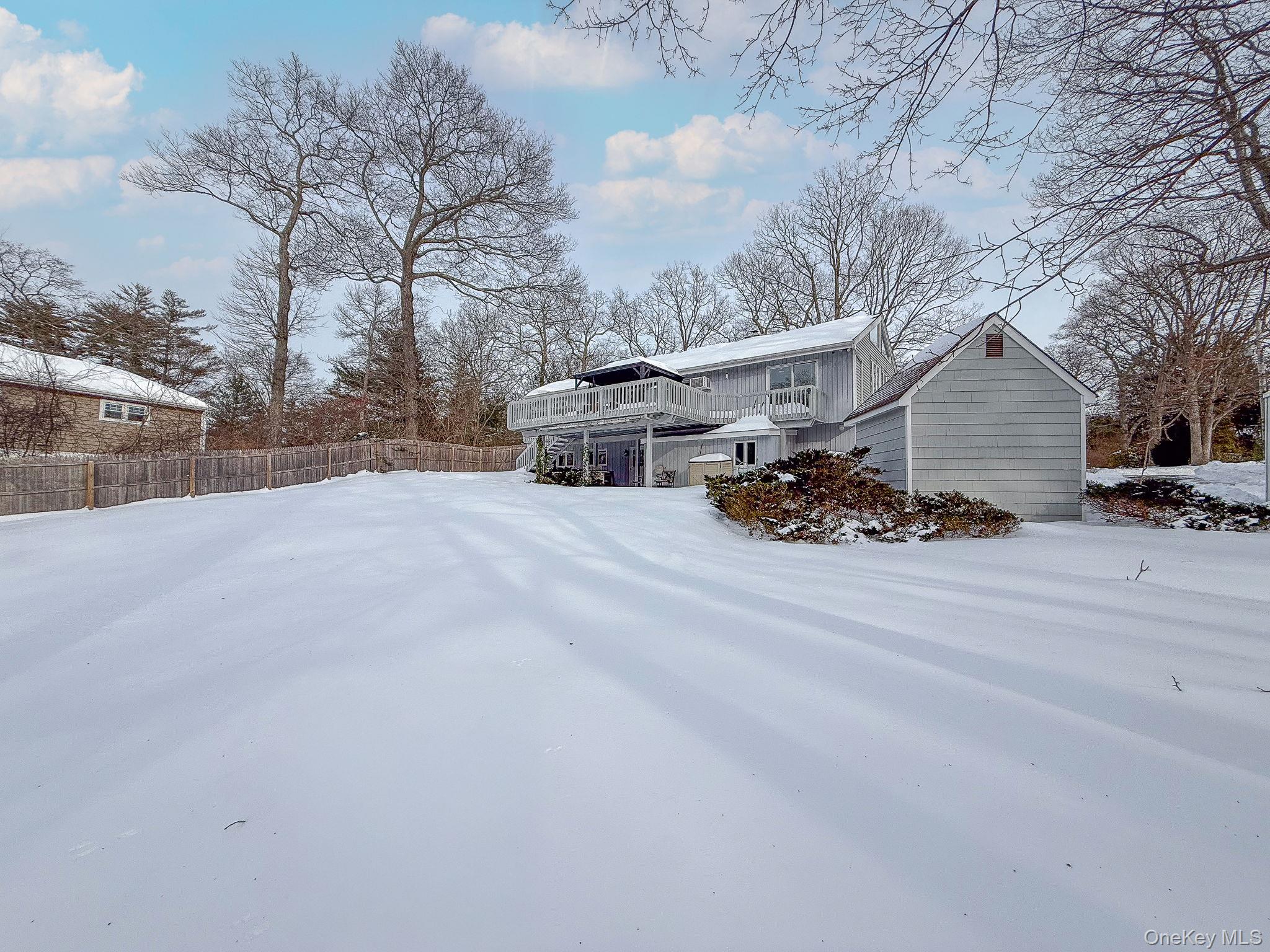 22 Glenview Avenue, Northport, NY 11768