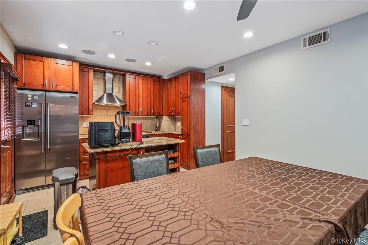 6194 Grove Street, Ridgewood, NY 11385