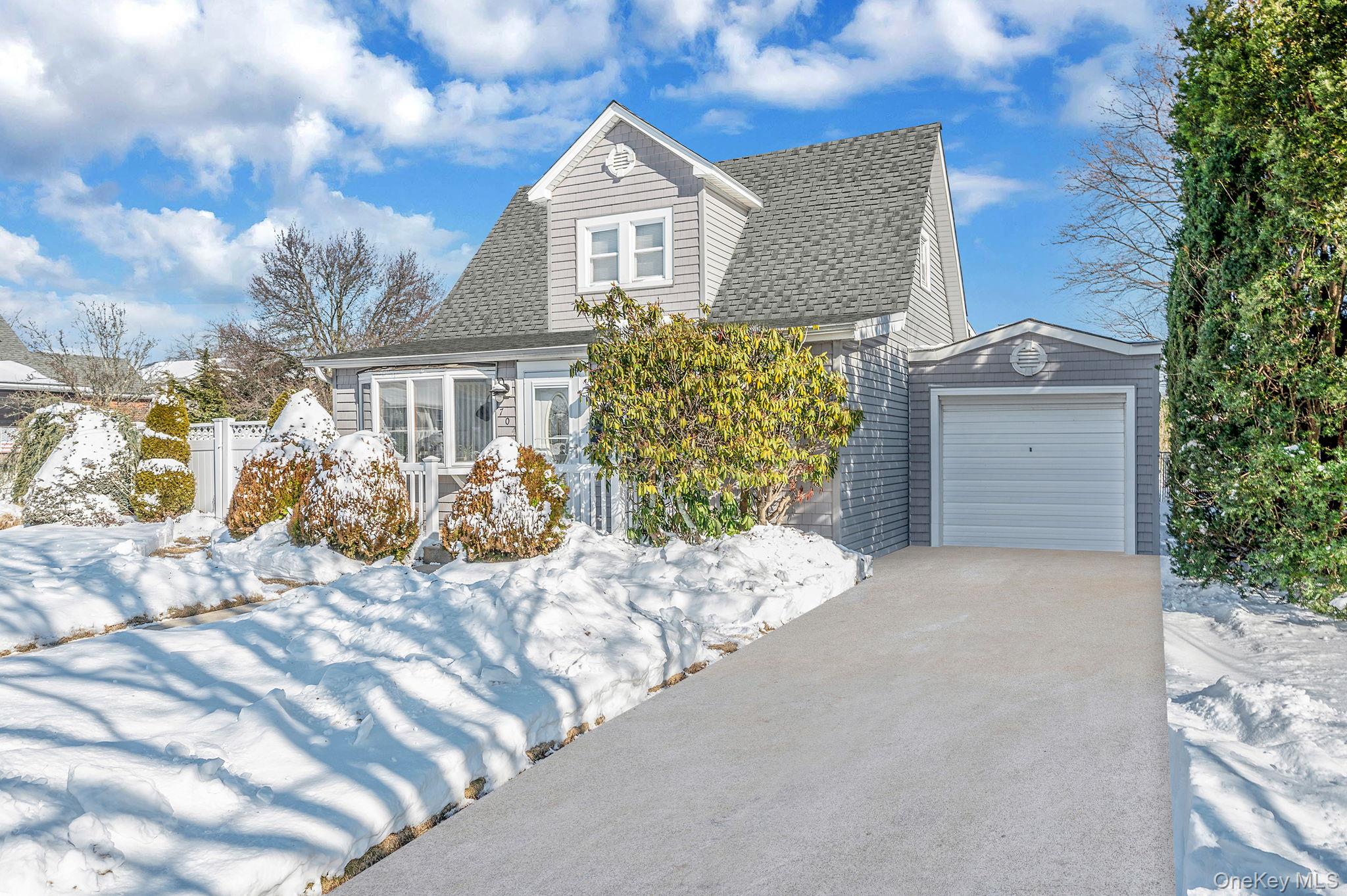 704 S 5th Street, Lindenhurst, NY 11757