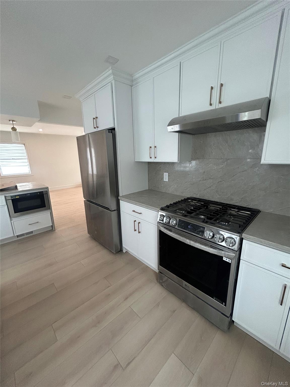 6 Park Place, Great Neck, NY 11024