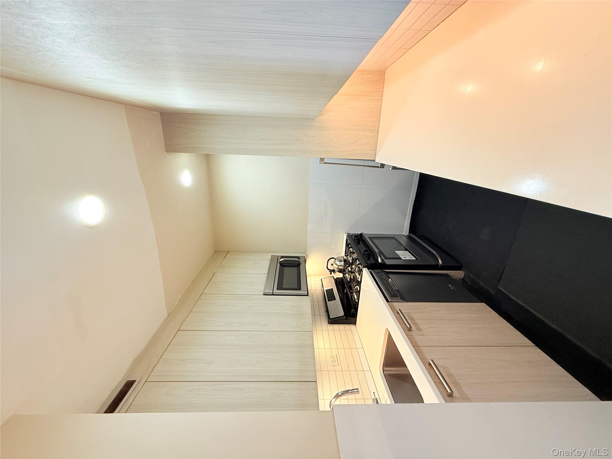 87-10 51st Ave # 5H, Elmhurst, NY 11373