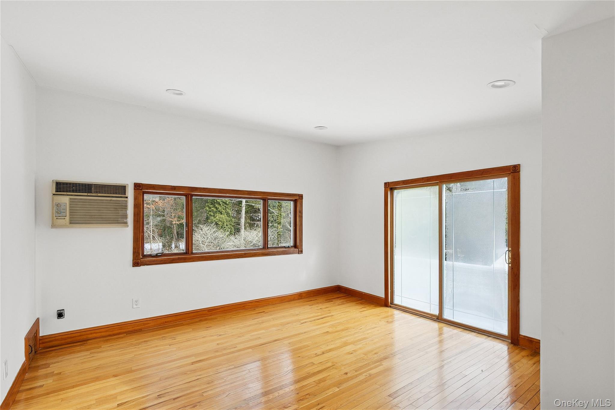 549 Woodbury Road, Cold Spring Harbor, NY 11724