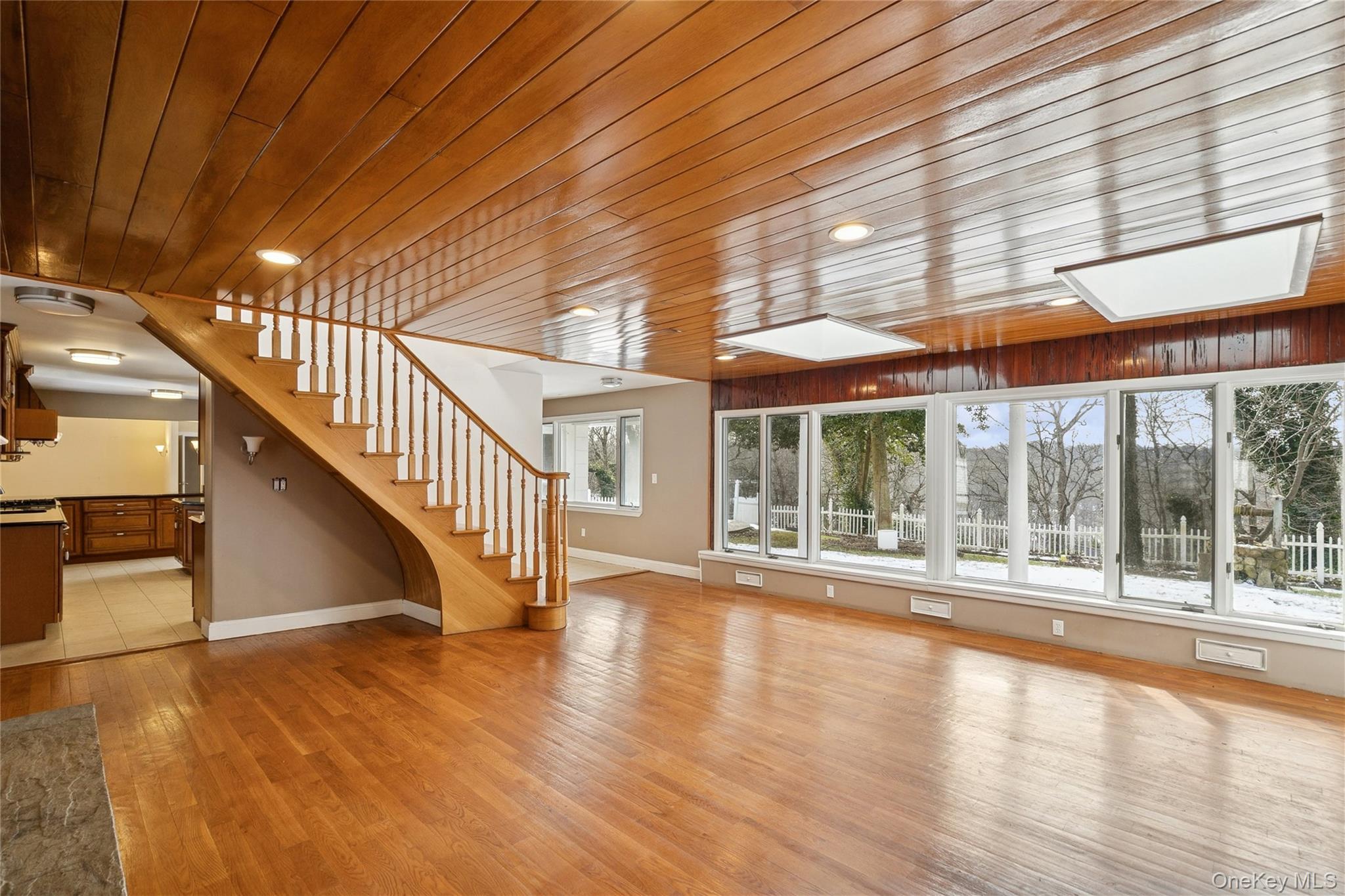 549 Woodbury Road, Cold Spring Harbor, NY 11724