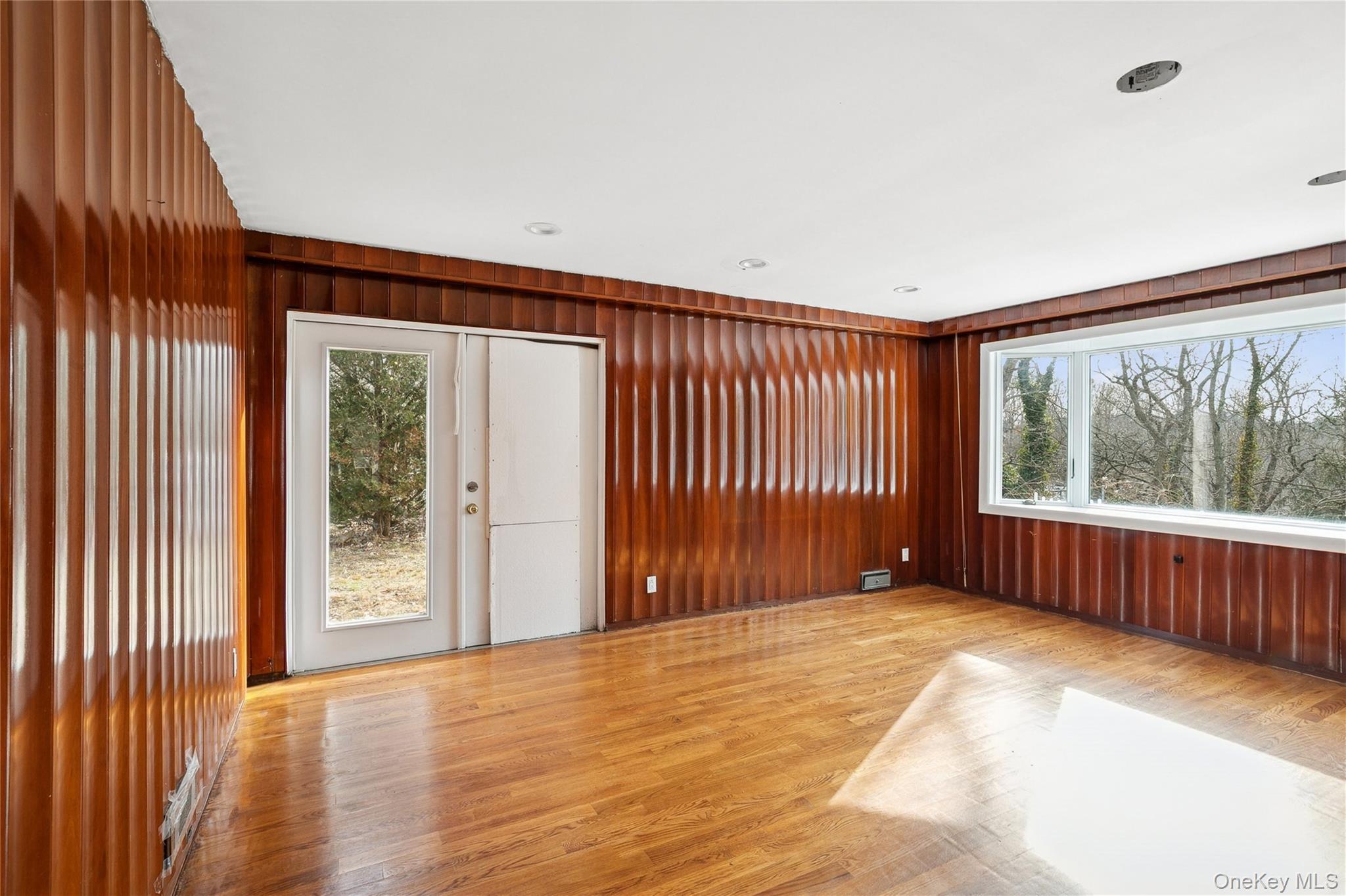 549 Woodbury Road, Cold Spring Harbor, NY 11724