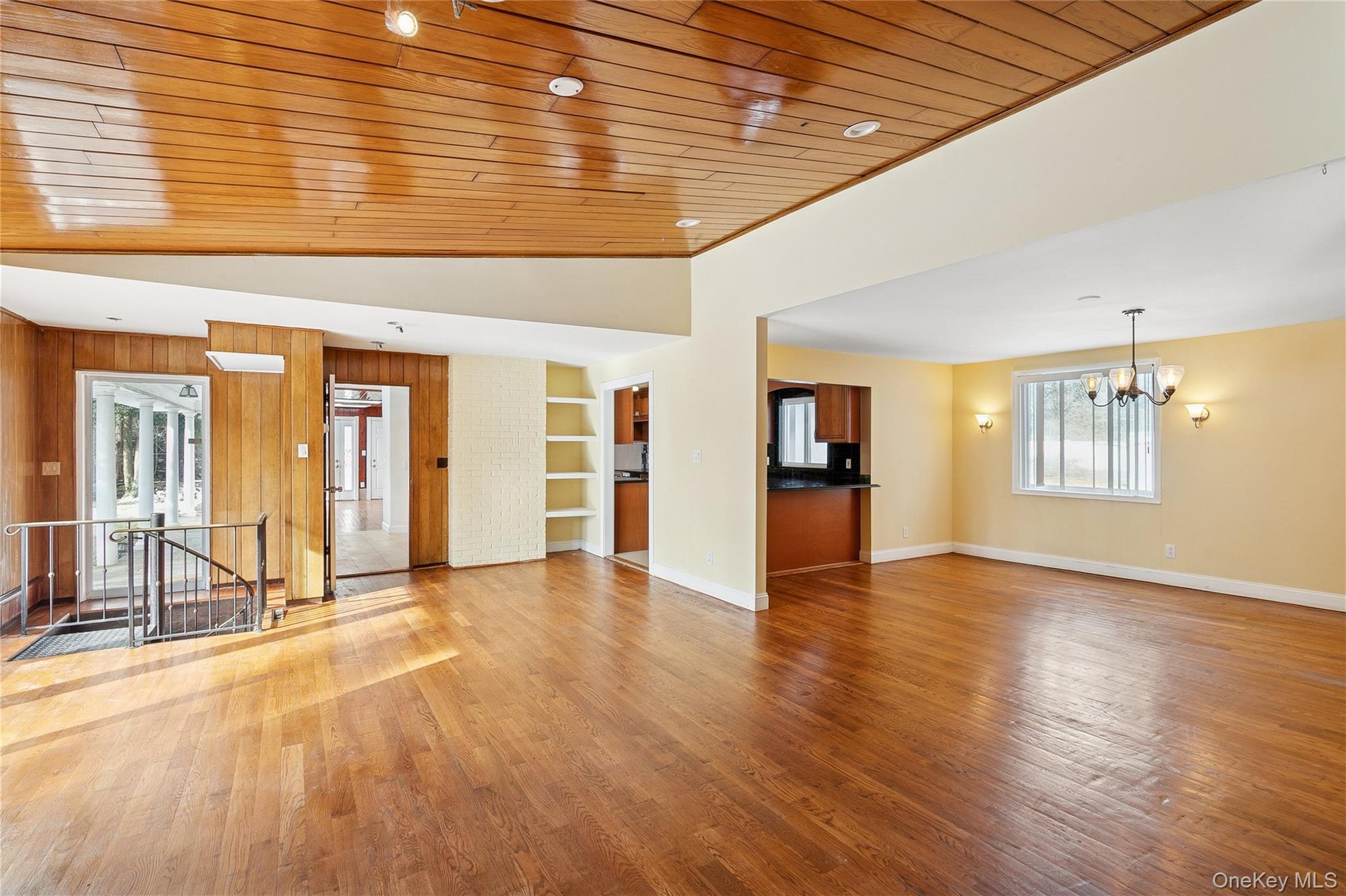 549 Woodbury Road, Cold Spring Harbor, NY 11724