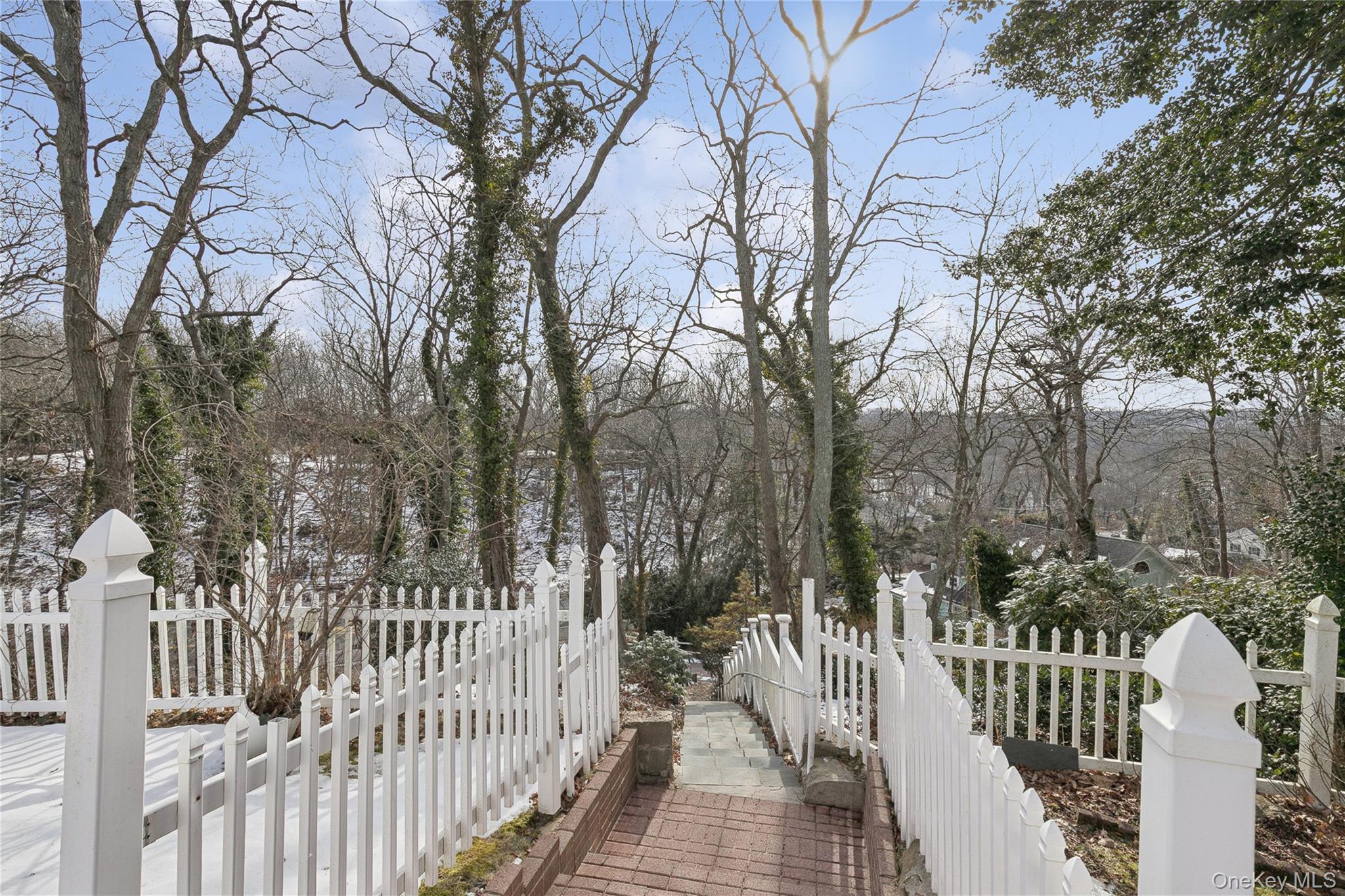 549 Woodbury Road, Cold Spring Harbor, NY 11724