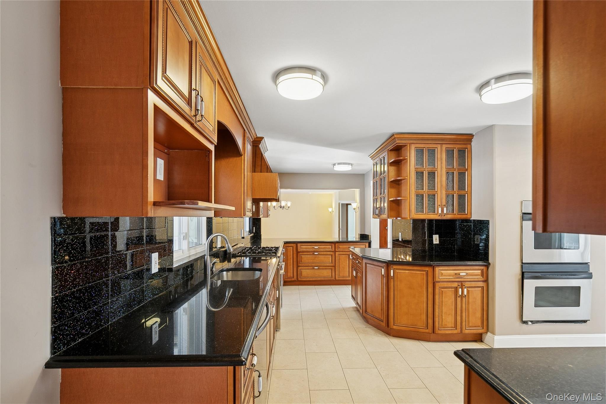 549 Woodbury Road, Cold Spring Harbor, NY 11724