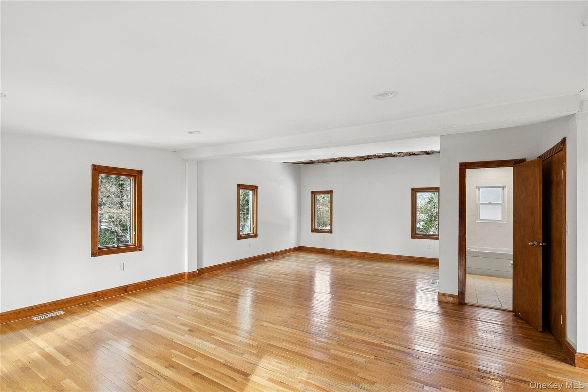 549 Woodbury Road, Cold Spring Harbor, NY 11724