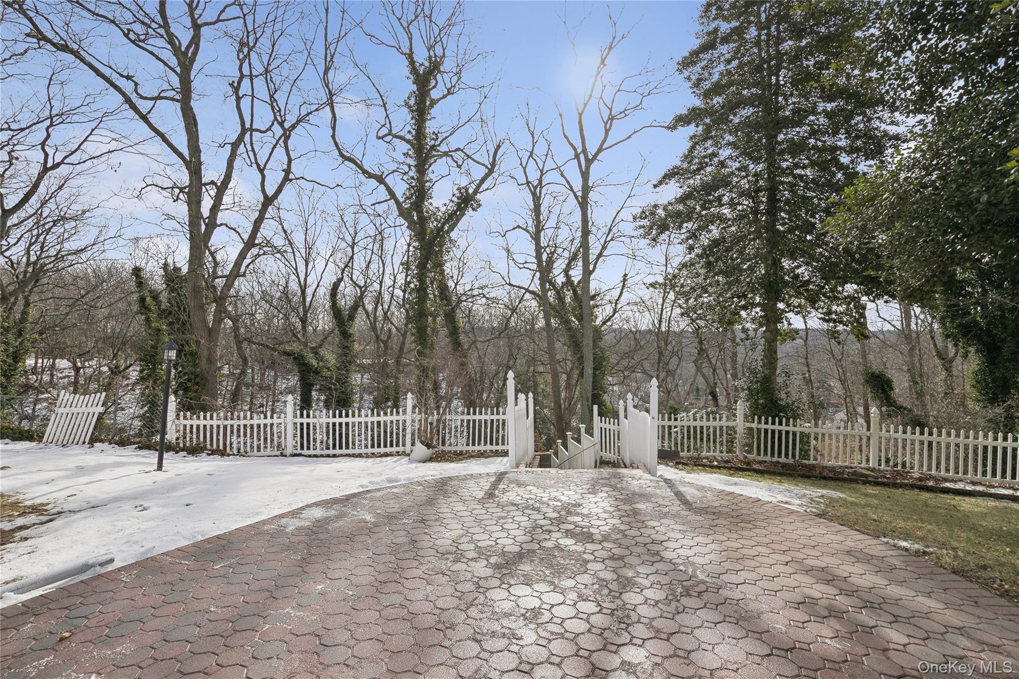 549 Woodbury Road, Cold Spring Harbor, NY 11724