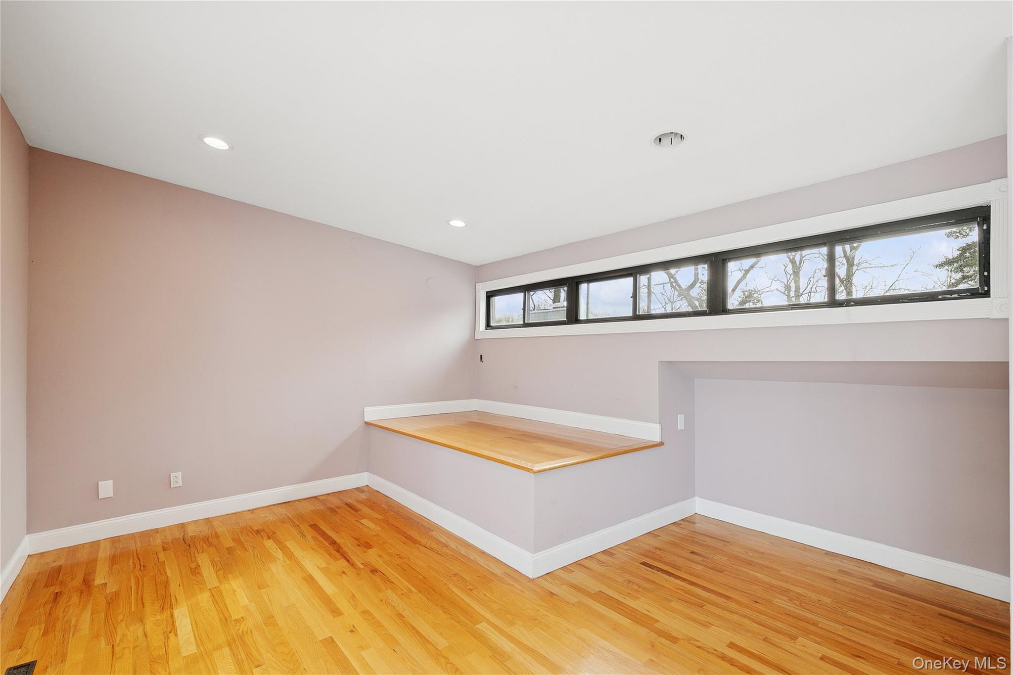 549 Woodbury Road, Cold Spring Harbor, NY 11724