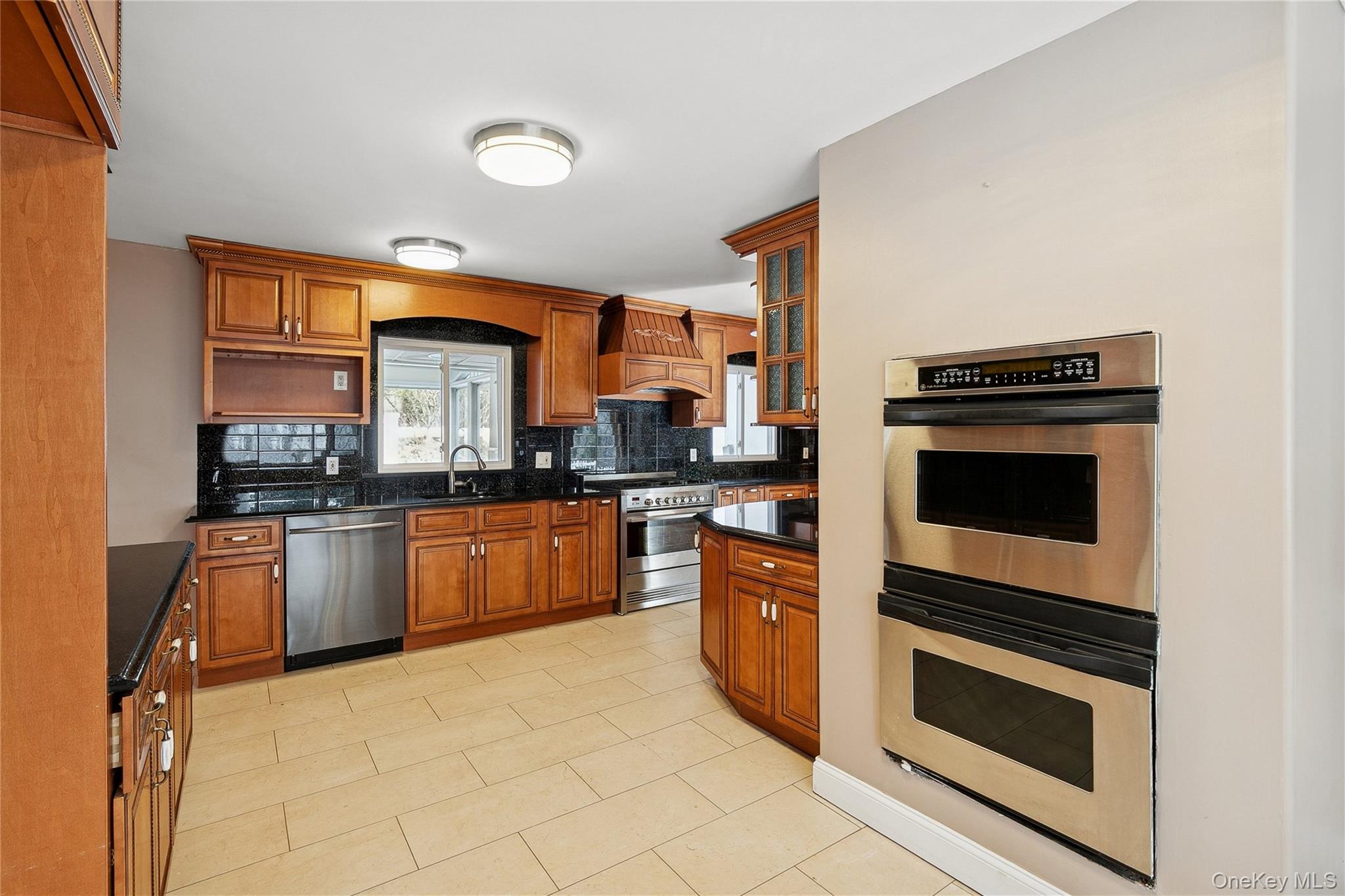 549 Woodbury Road, Cold Spring Harbor, NY 11724