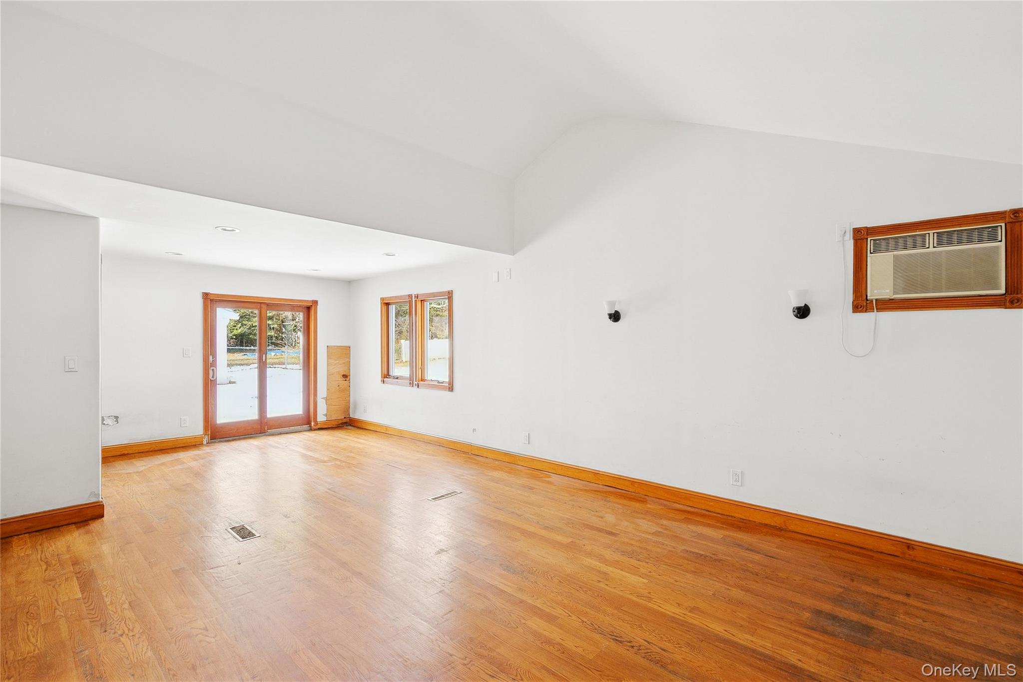 549 Woodbury Road, Cold Spring Harbor, NY 11724