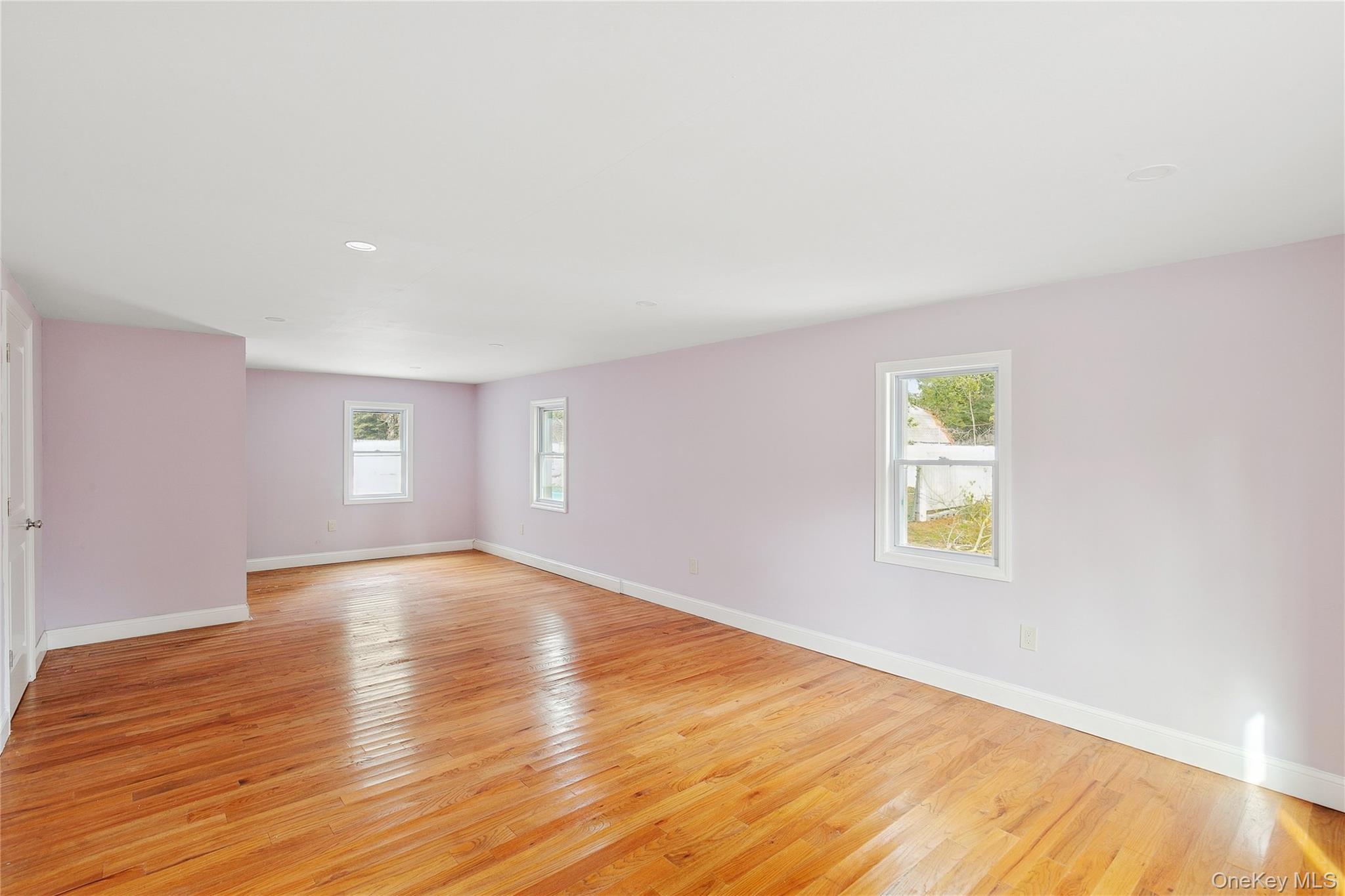 549 Woodbury Road, Cold Spring Harbor, NY 11724