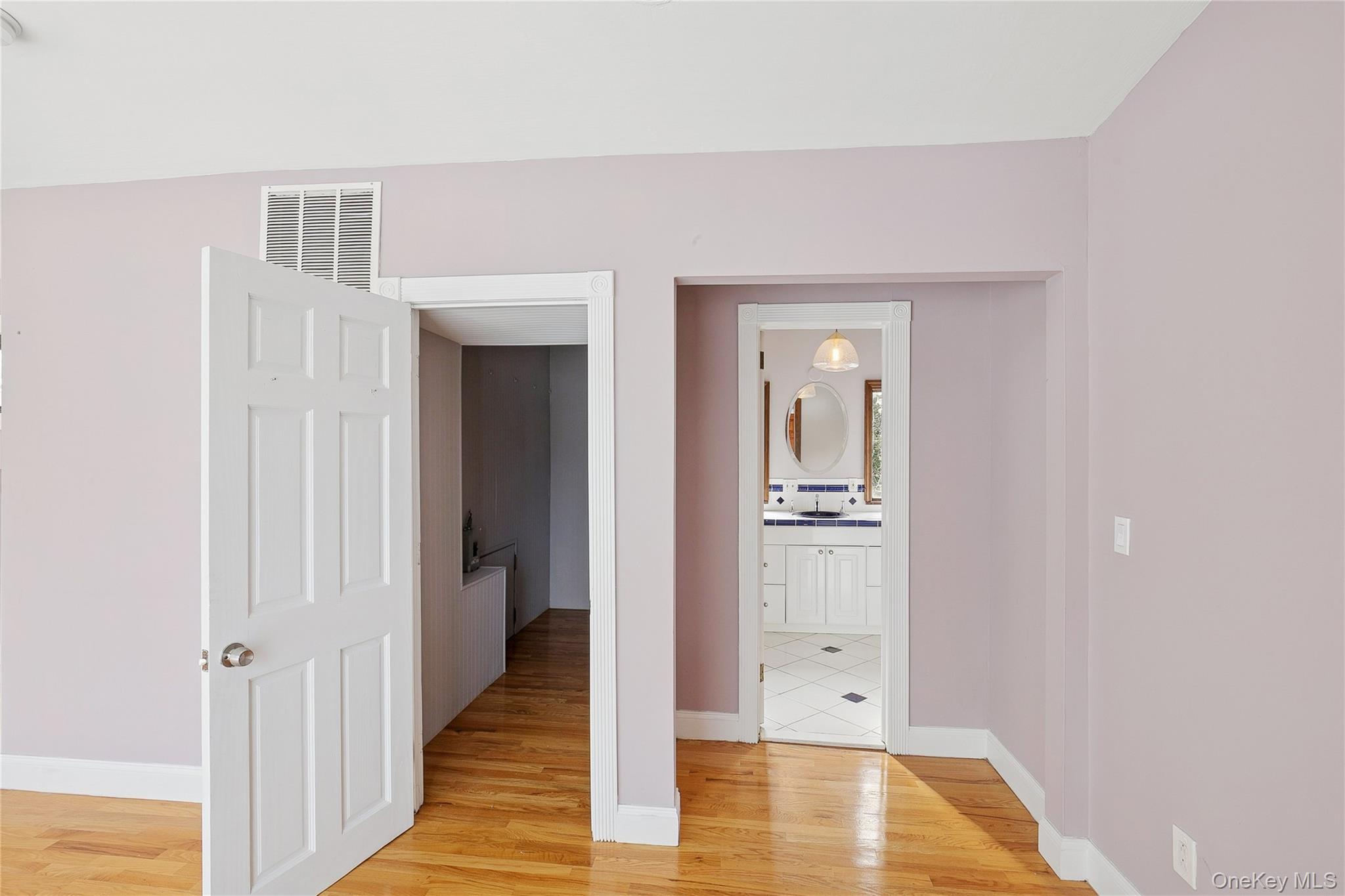 549 Woodbury Road, Cold Spring Harbor, NY 11724