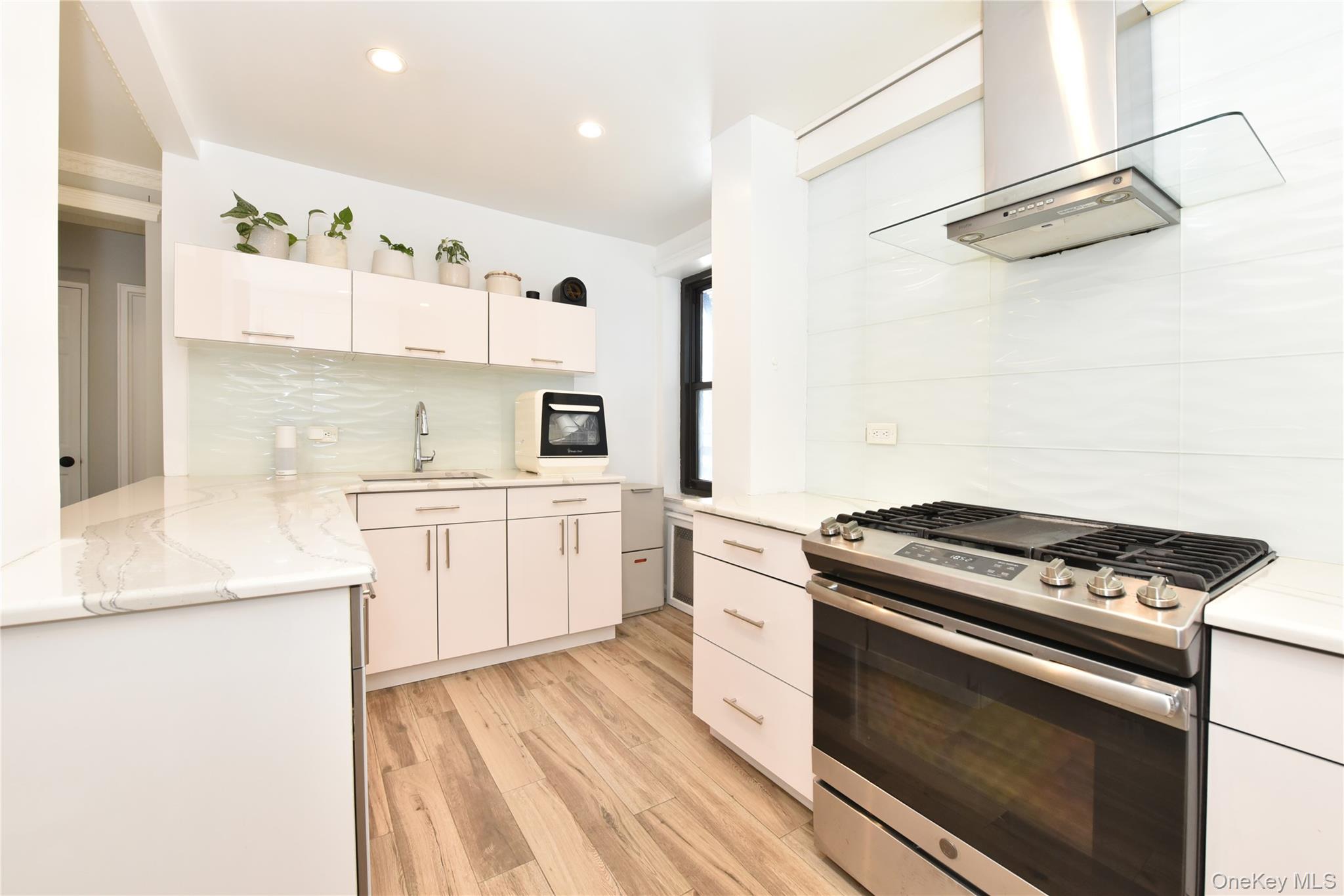 211-06 75th Avenue # 2E, Bayside, NY 11364