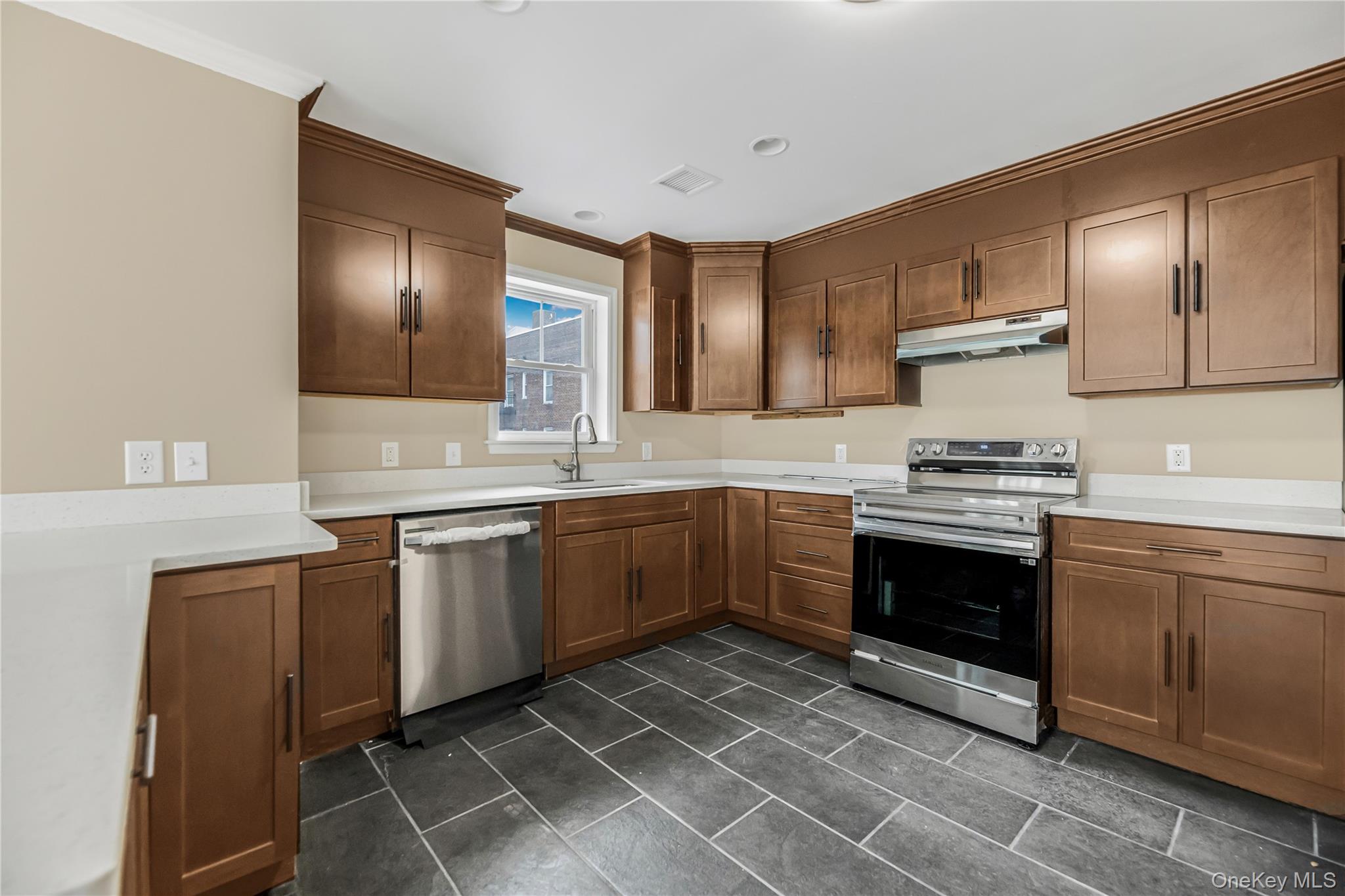 320 E 4th Street, Mount Vernon, NY 10553