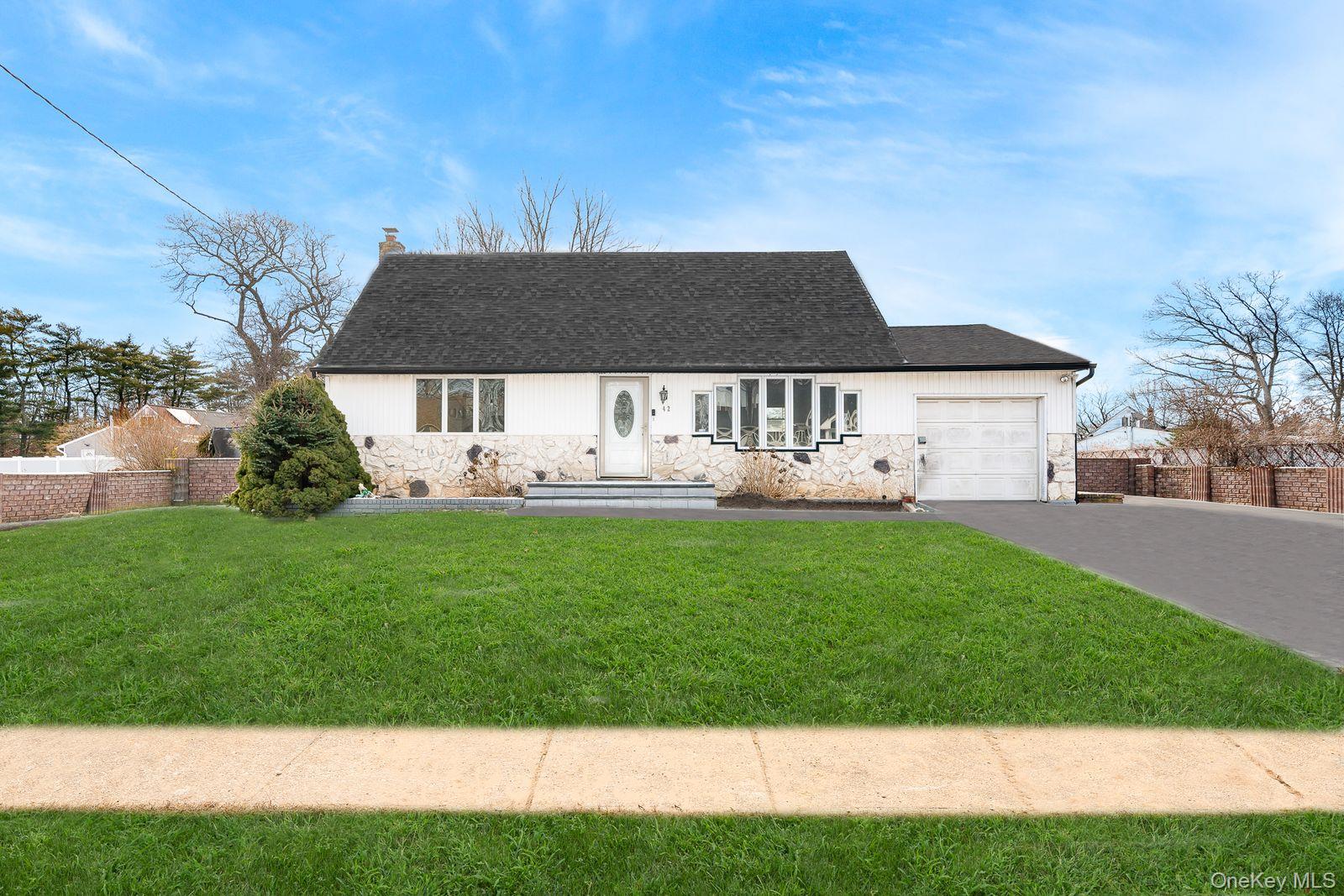 42 Ronald Drive N, Amityville, NY 11701