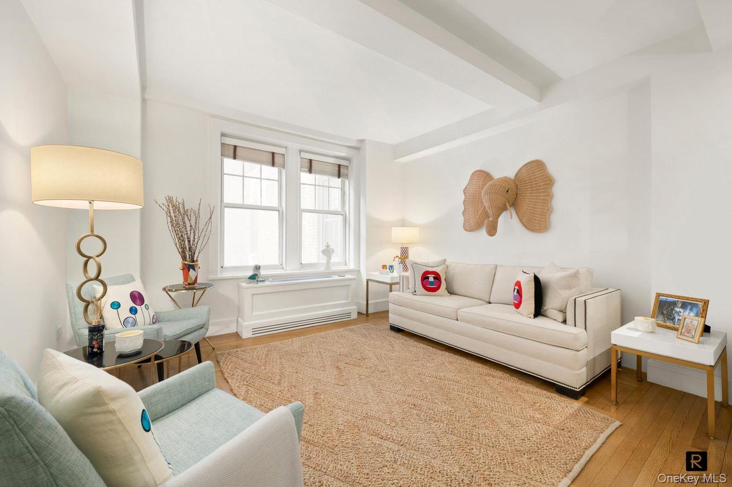 27 West 72nd Street # 301, New York (Manhattan), NY 10023