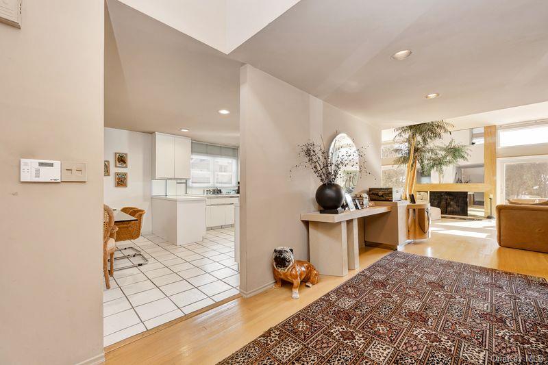 27 Fairway Drive, Manhasset, NY 11030