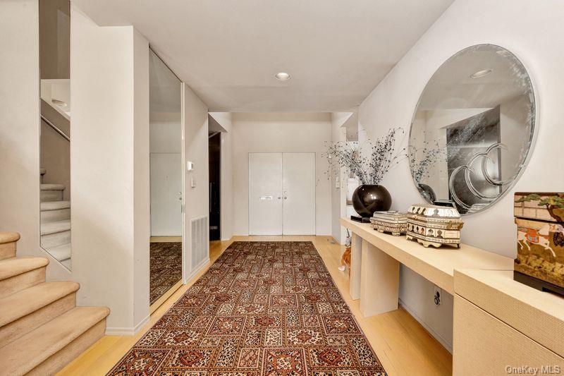 27 Fairway Drive, Manhasset, NY 11030