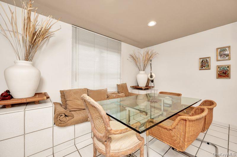 27 Fairway Drive, Manhasset, NY 11030