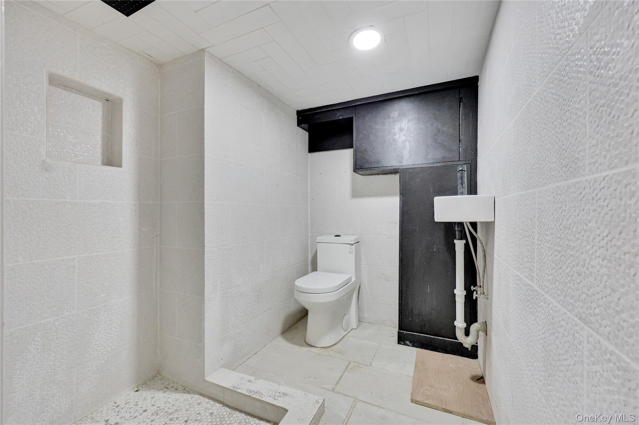 962 east 221 Street, Bronx, NY 10469