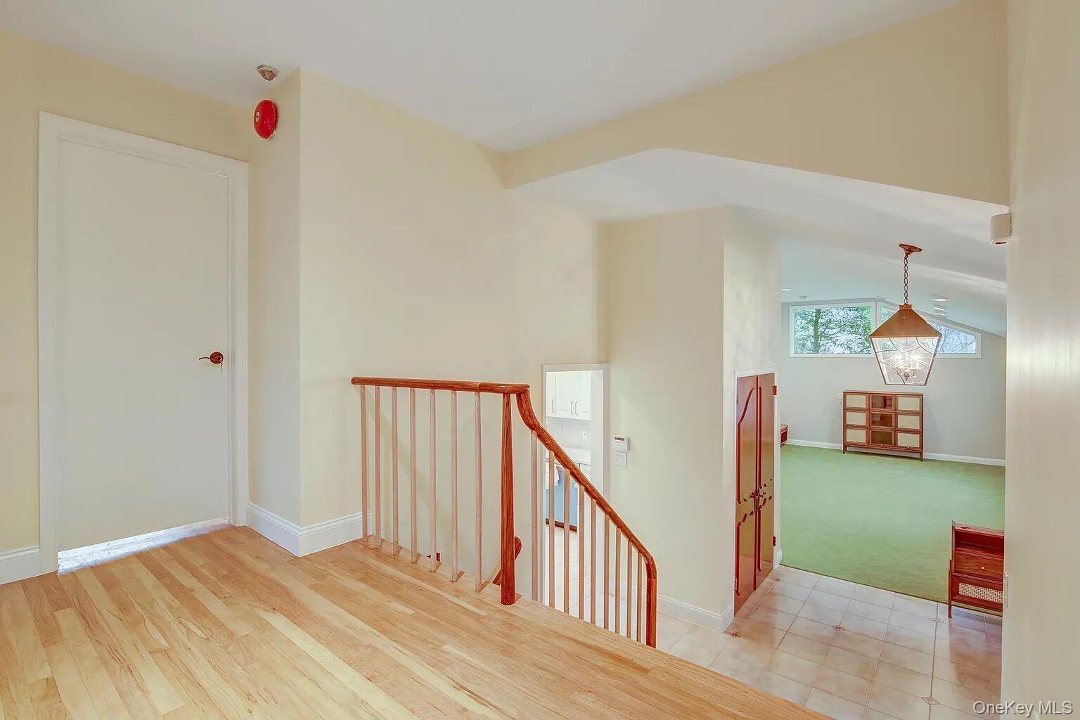 25 North Drive, Great Neck, NY 11021