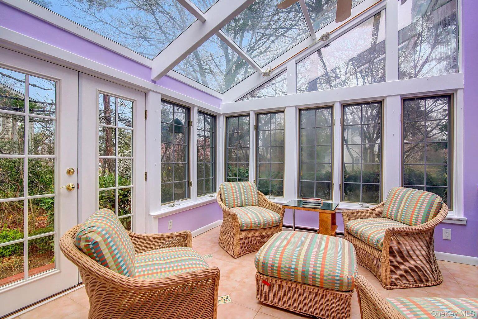 25 North Drive, Great Neck, NY 11021