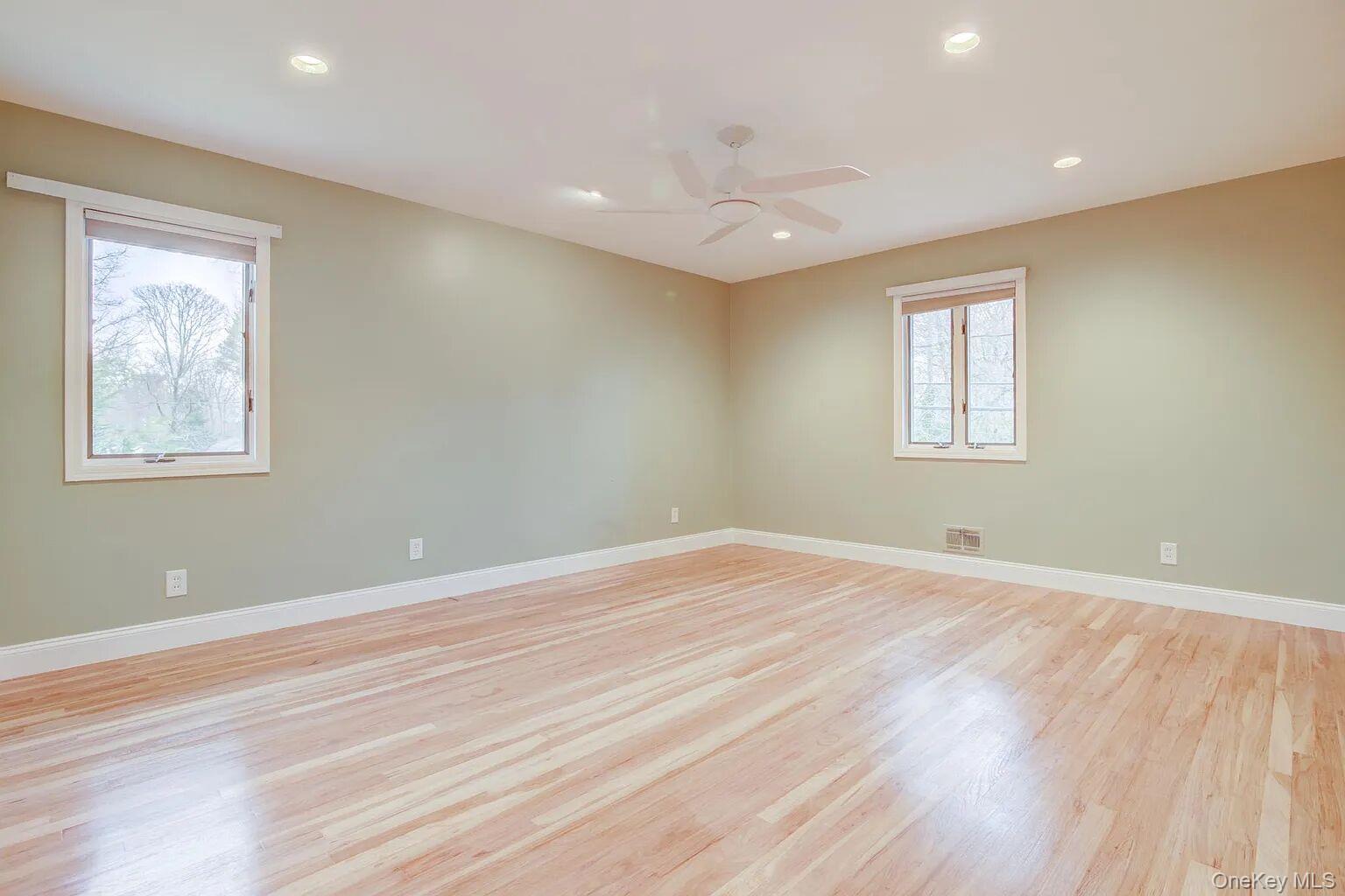 25 North Drive, Great Neck, NY 11021