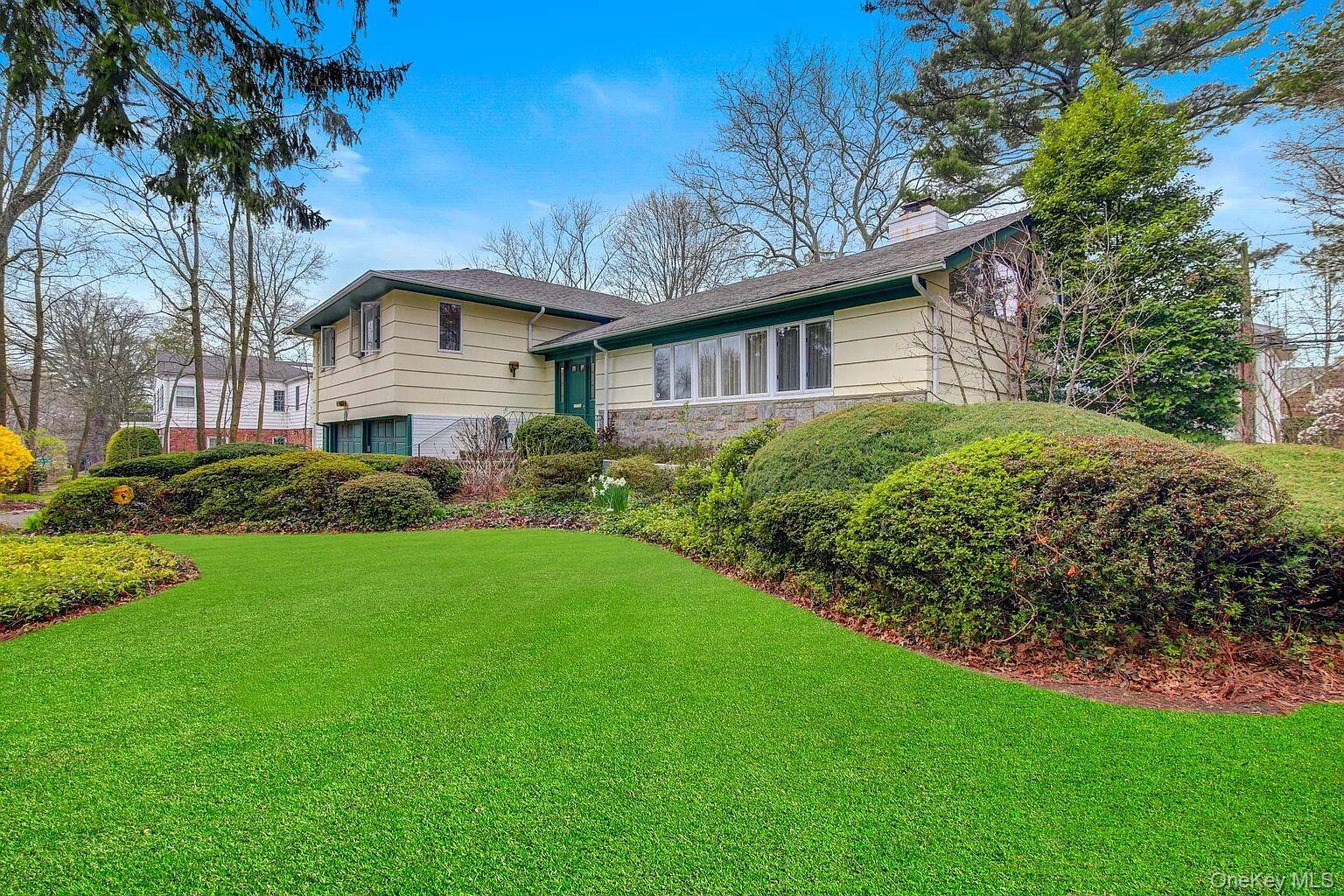 25 North Drive, Great Neck, NY 11021