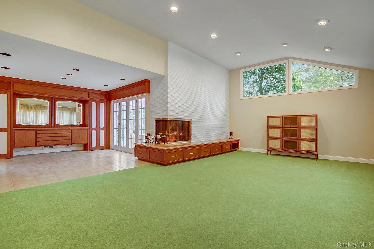 25 North Drive, Great Neck, NY 11021