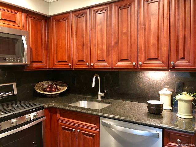 11 Country Club Drive # E, Coram, NY 11727