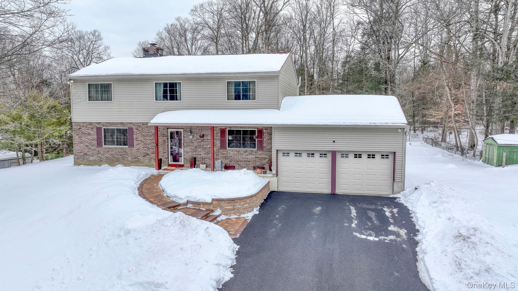 12 Nob Hill Road, Poughkeepsie, NY 12603