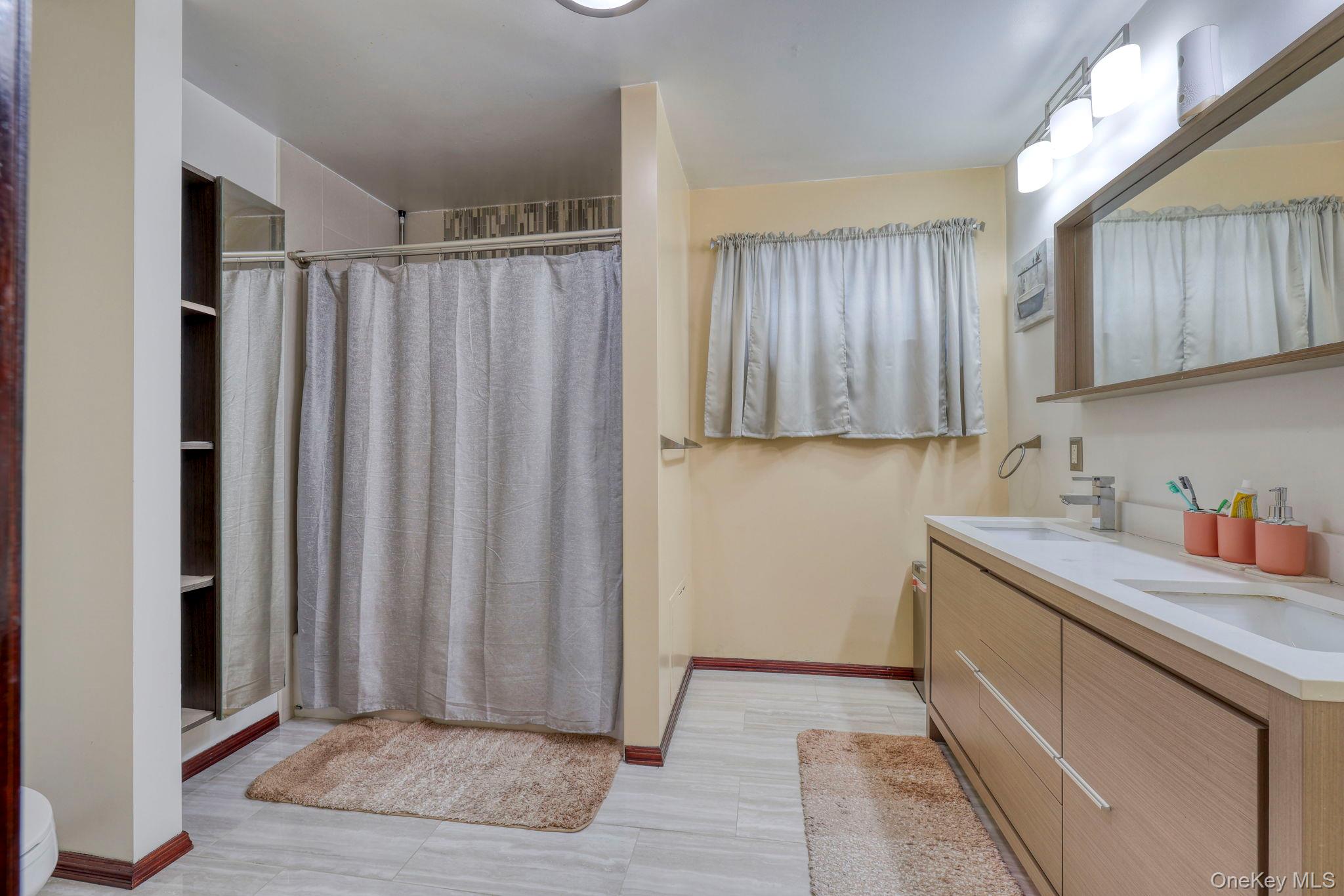 12 Nob Hill Road, Poughkeepsie, NY 12603