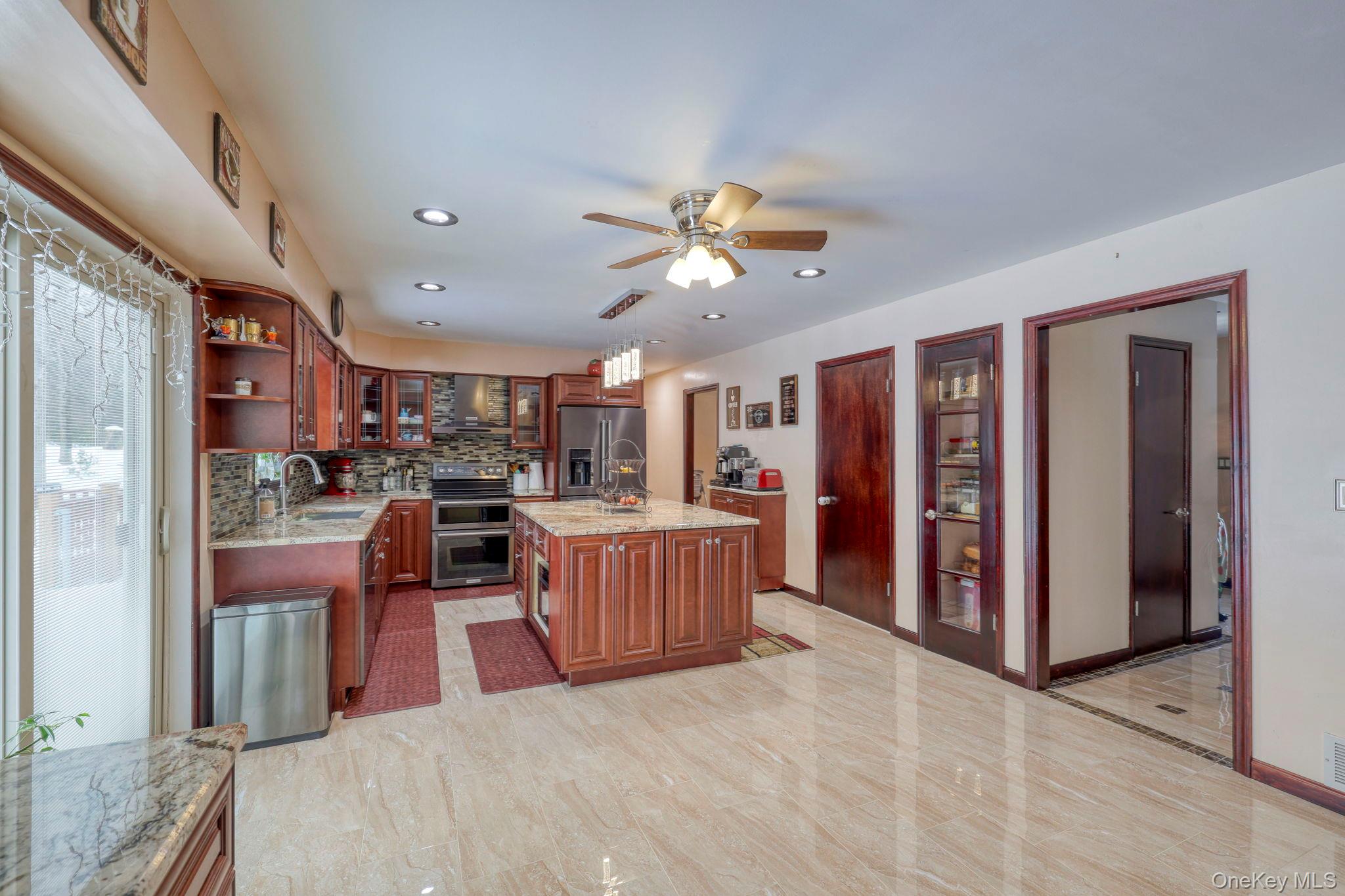 12 Nob Hill Road, Poughkeepsie, NY 12603