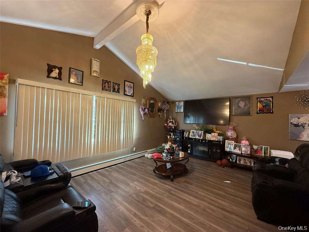 17 Hampton Road, Shirley, NY 11967