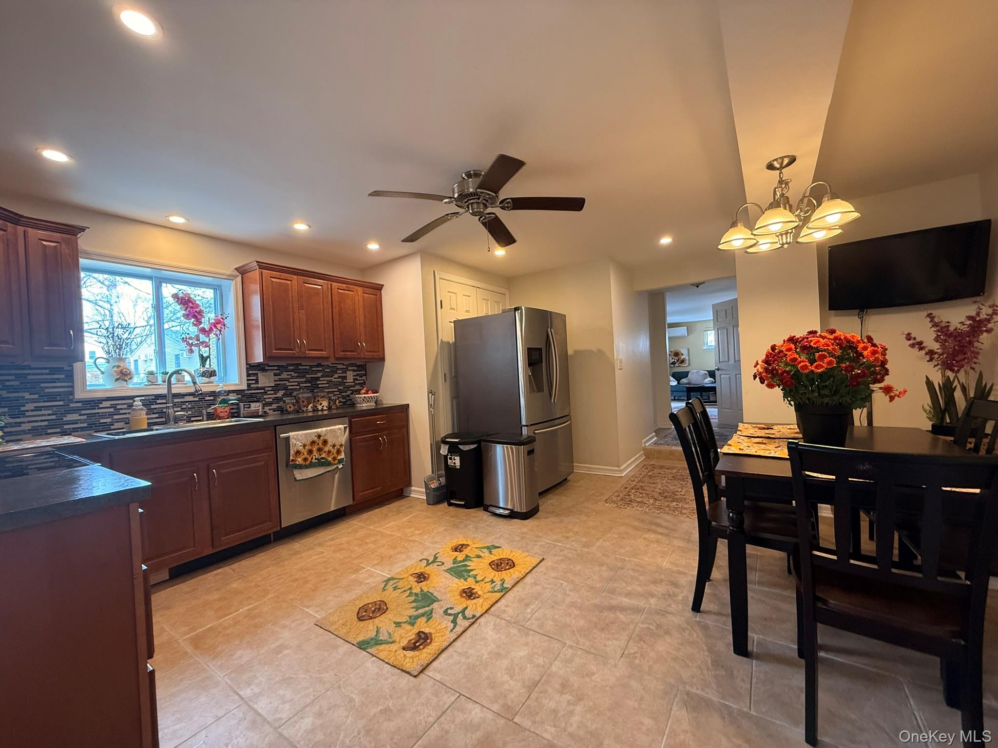 9 Columbine Avenue, Islip, NY 11751