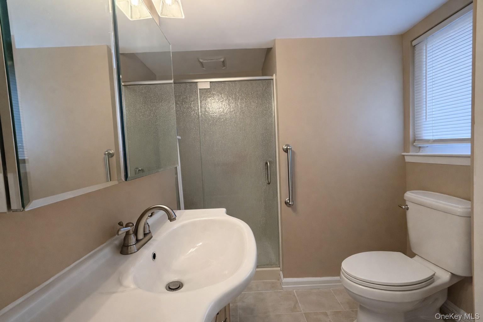 9 Columbine Avenue, Islip, NY 11751