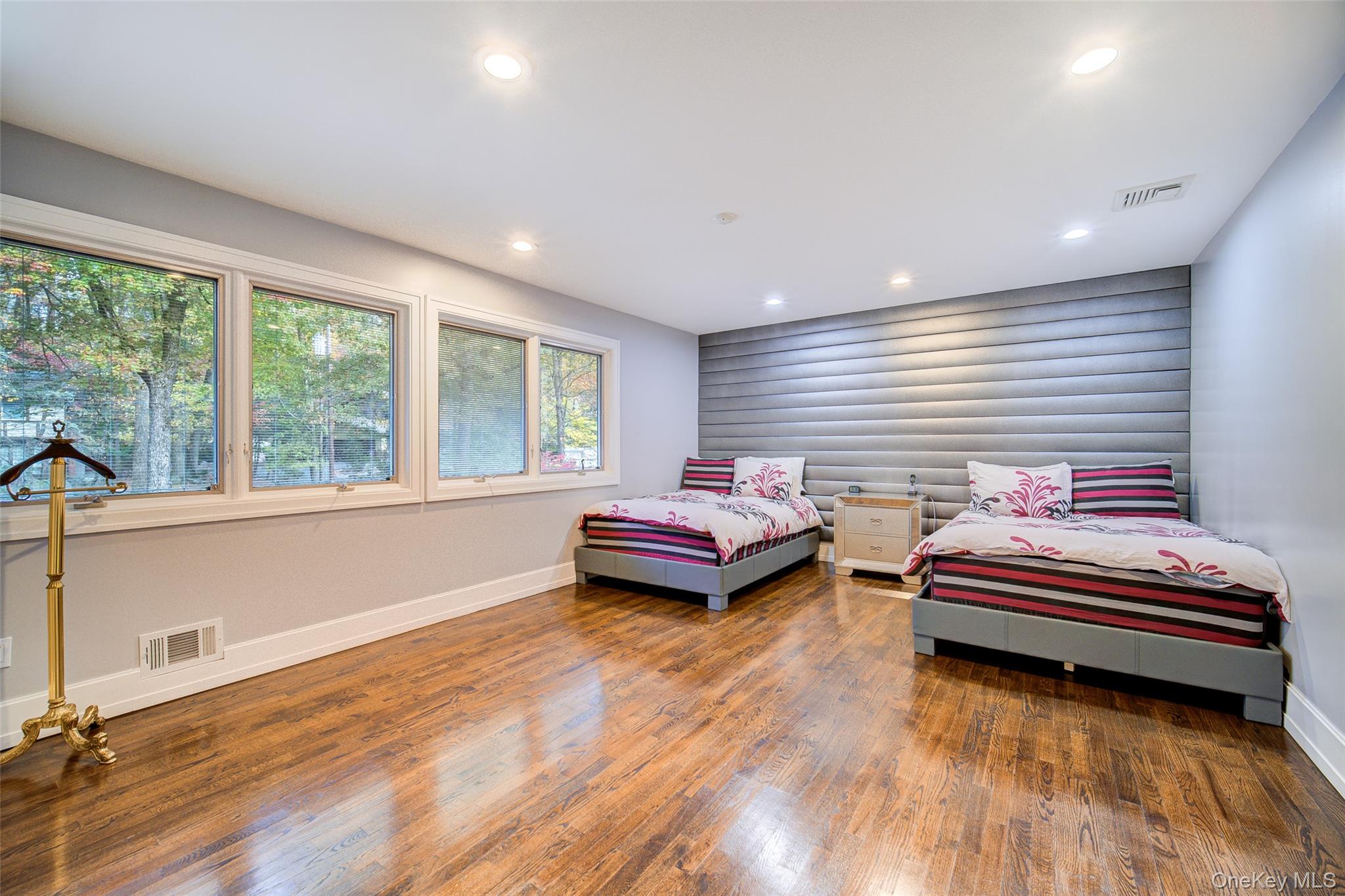 4 Ayr Court, Airmont, NY 10901