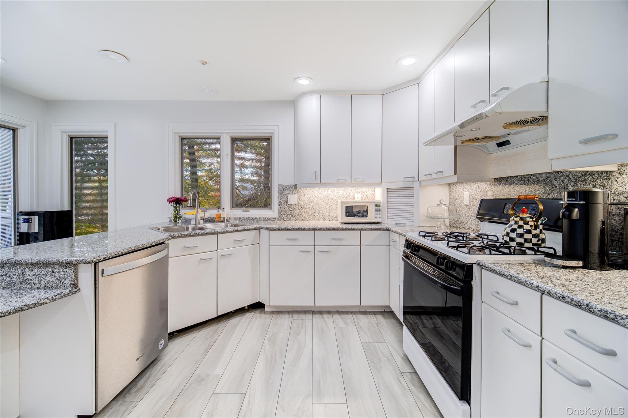 4 Ayr Court, Airmont, NY 10901